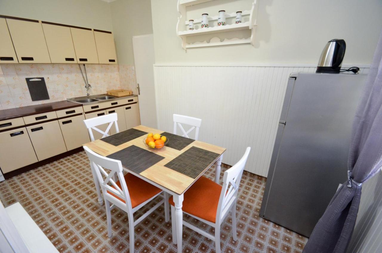 Red House Apartment Kotor Bagian luar foto