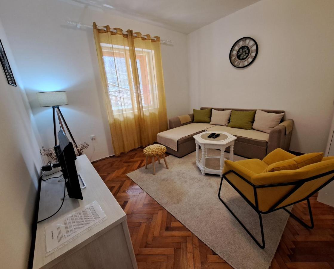 Red House Apartment Kotor Bagian luar foto