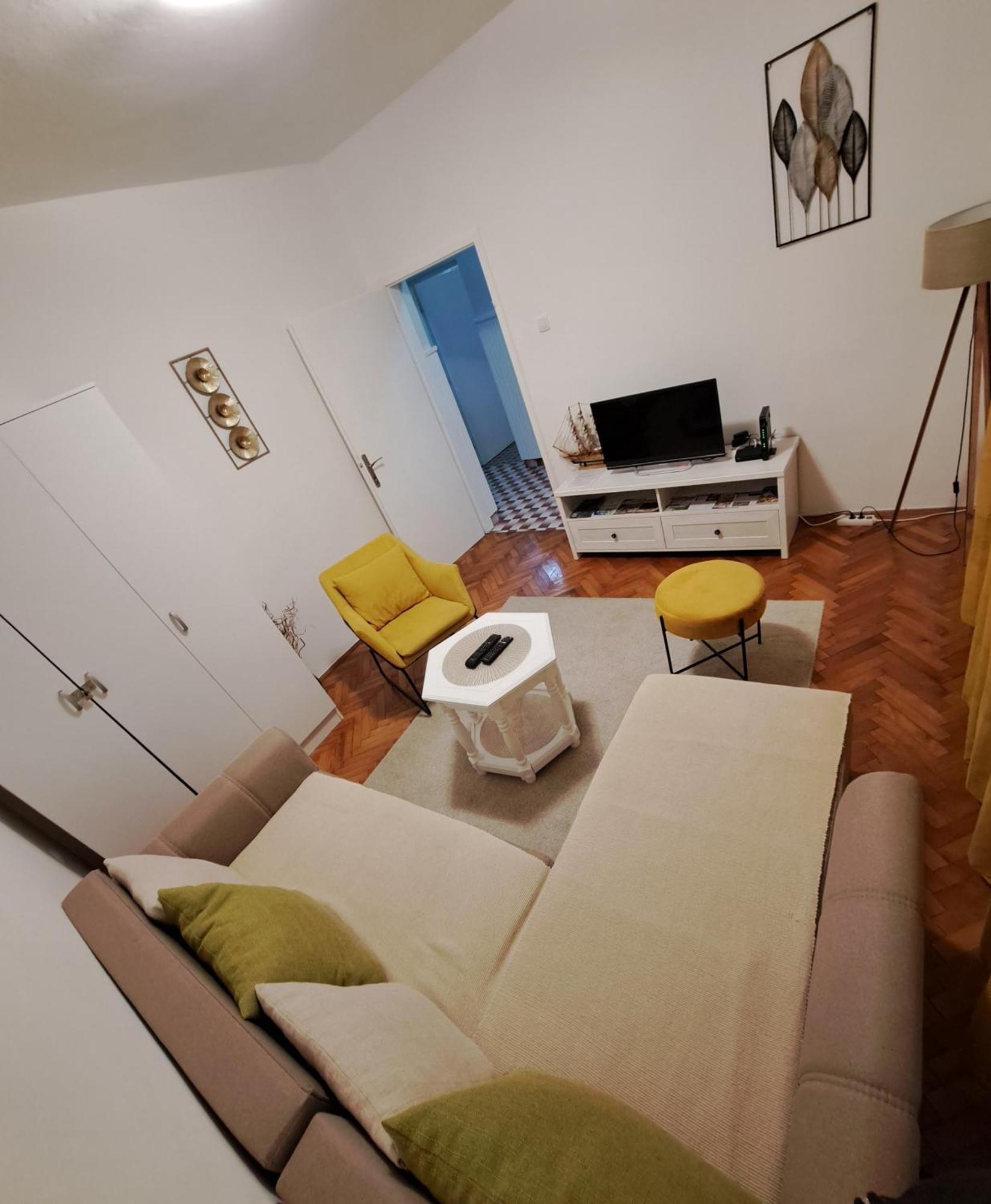 Red House Apartment Kotor Bagian luar foto