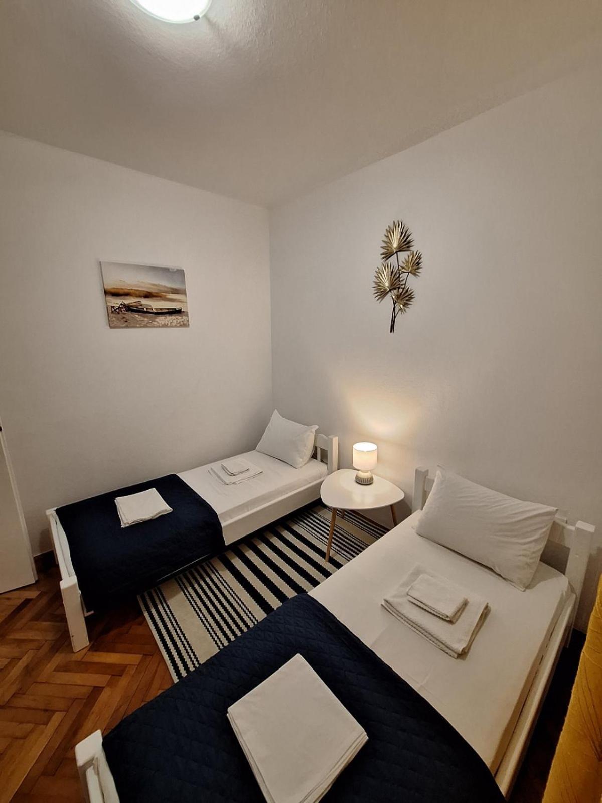 Red House Apartment Kotor Bagian luar foto