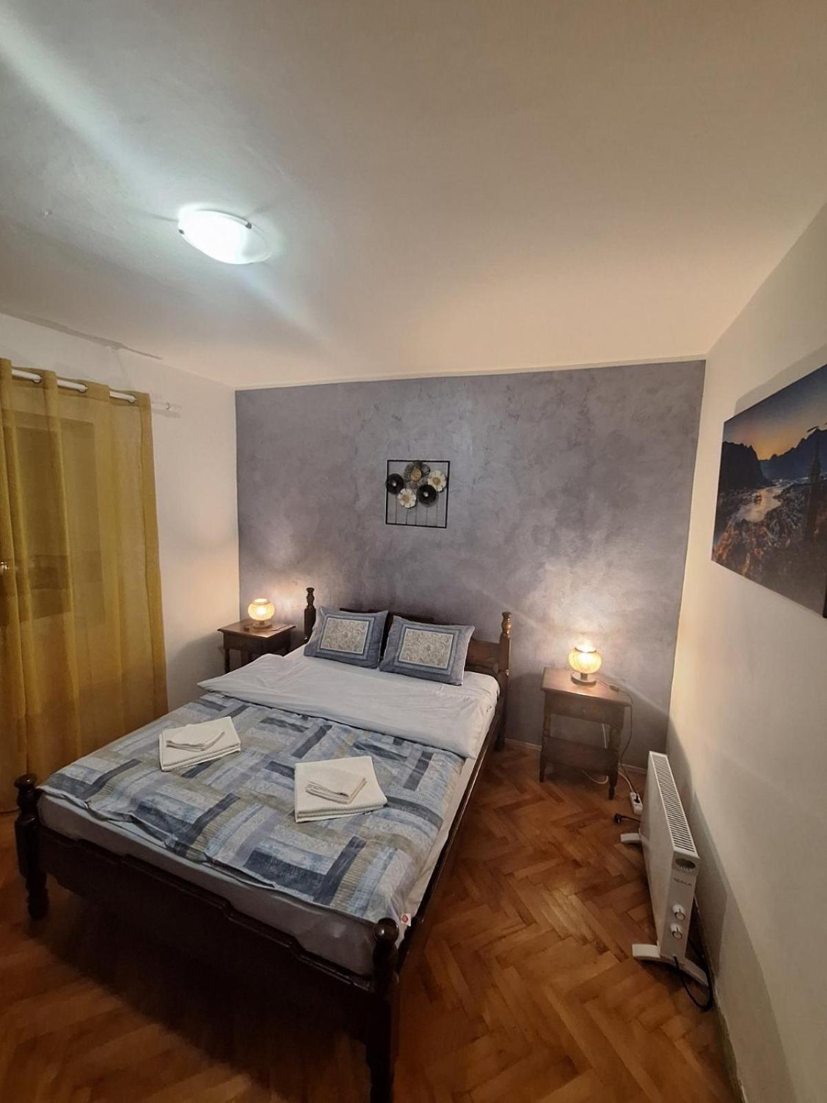 Red House Apartment Kotor Bagian luar foto