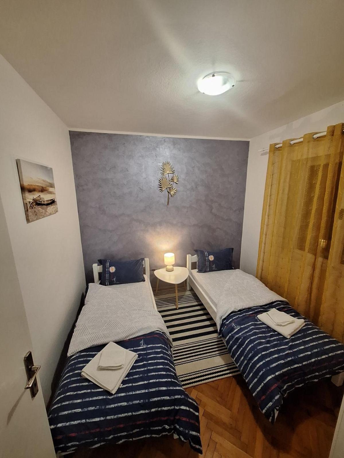 Red House Apartment Kotor Bagian luar foto
