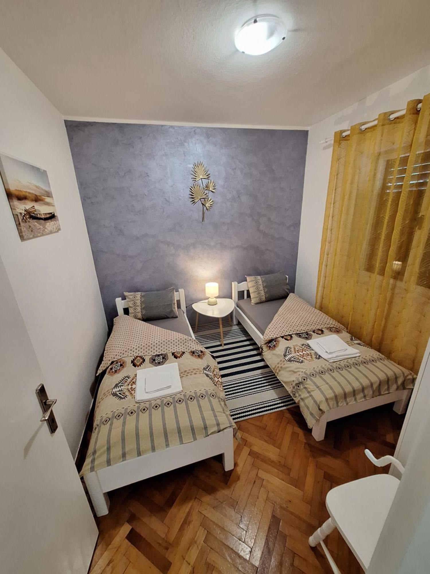 Red House Apartment Kotor Bagian luar foto