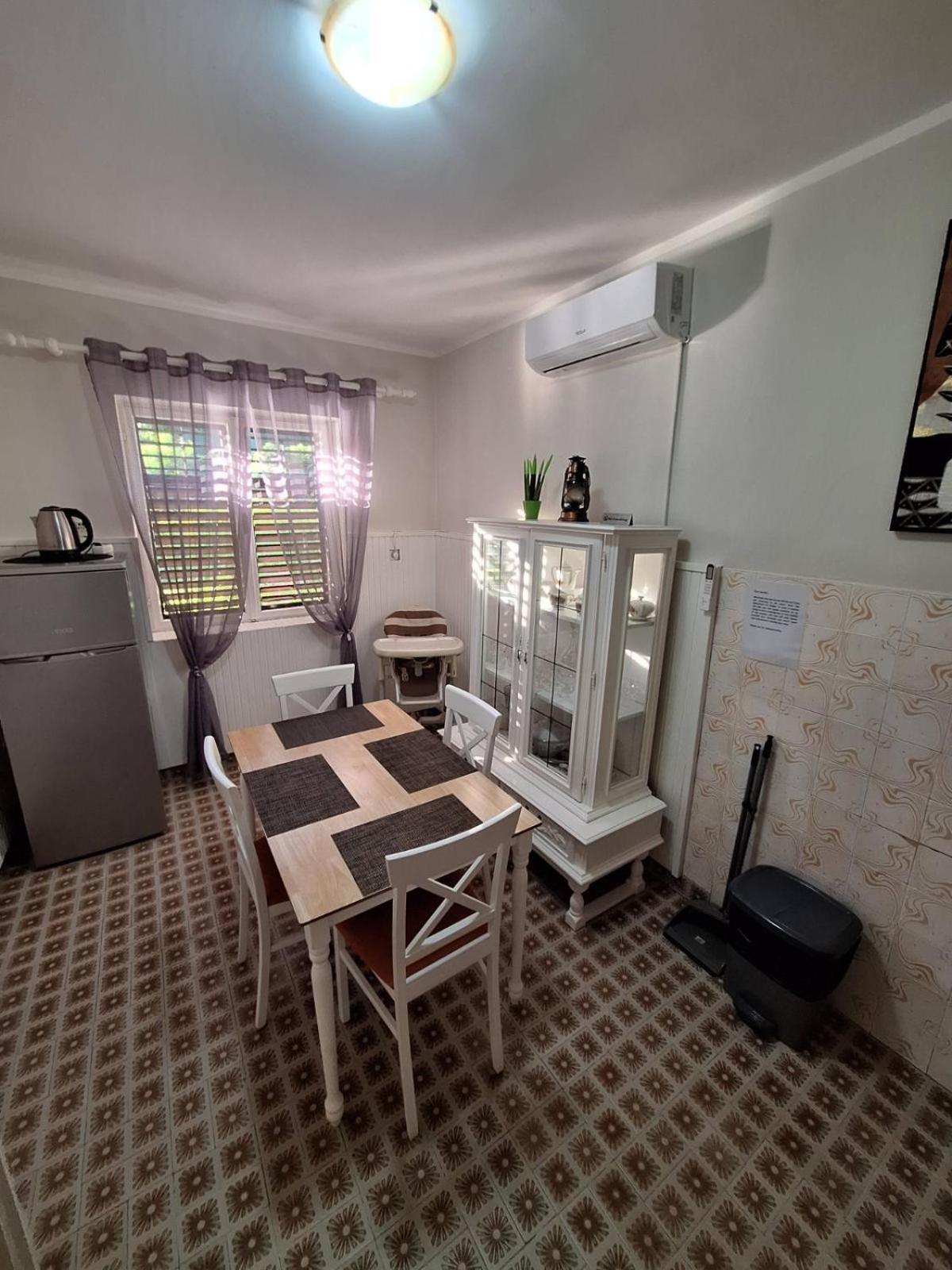 Red House Apartment Kotor Bagian luar foto