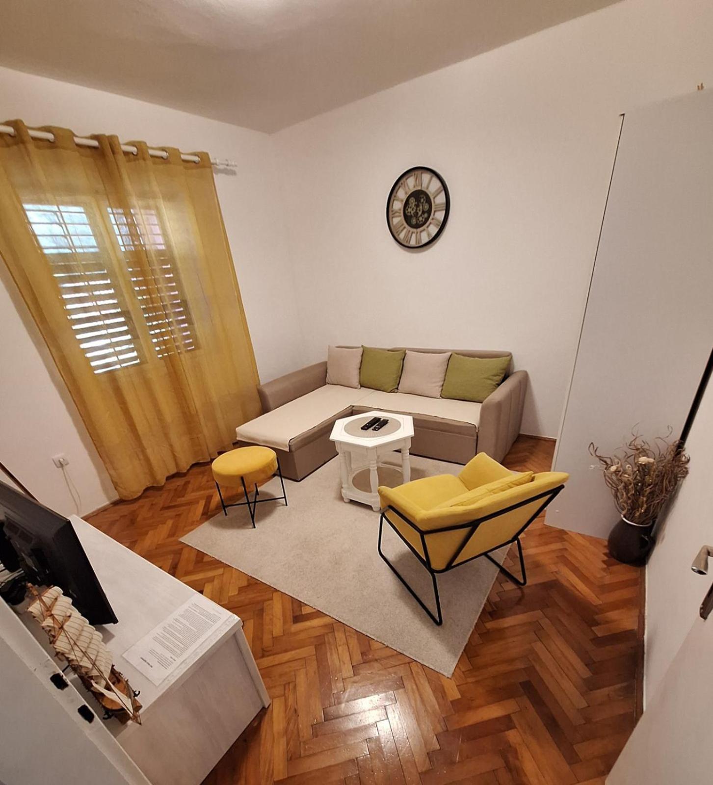 Red House Apartment Kotor Bagian luar foto